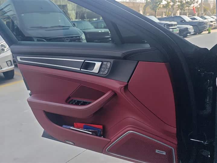 Фото 7 - Porsche Panamera