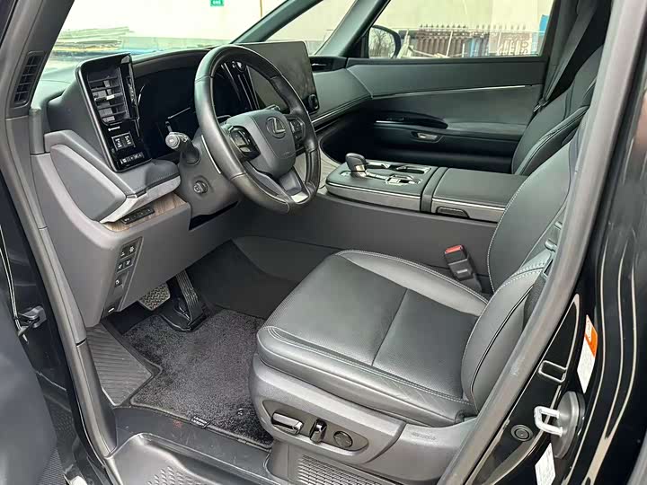 Фото 6 - Lexus LM