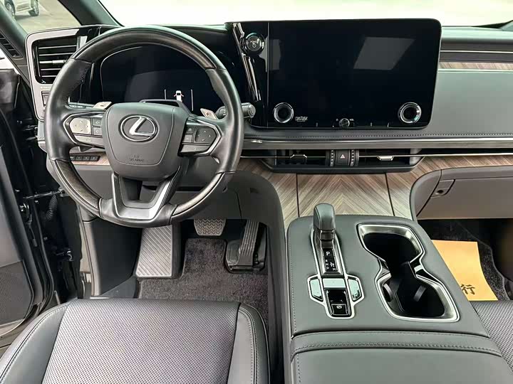 Фото 7 - Lexus LM