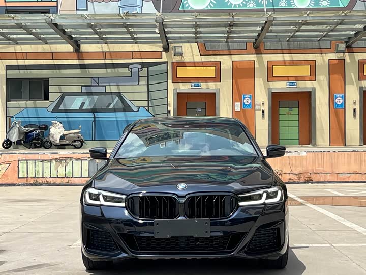 Photo 2 - BMW 5 Series