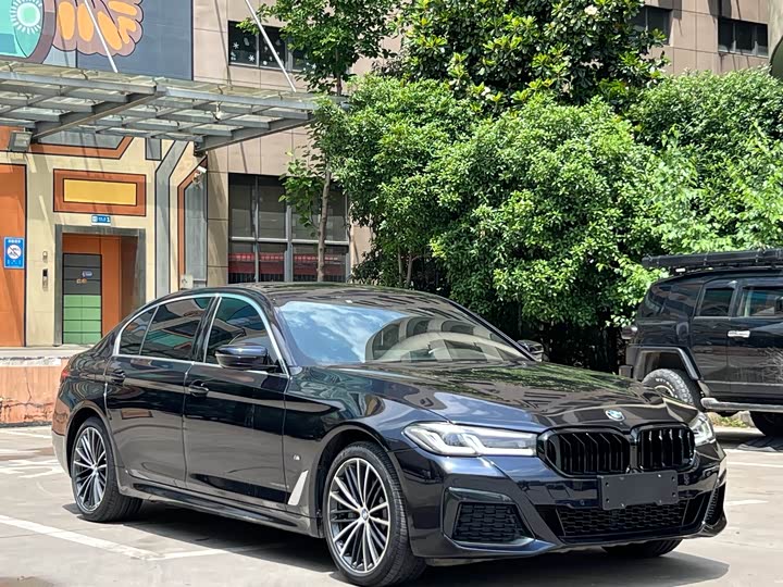 Photo 3 - BMW 5 Series