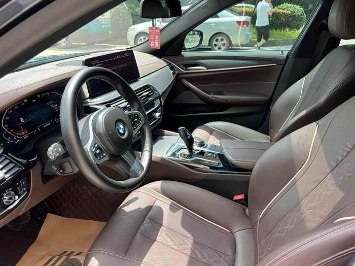 Photo 4 - BMW 5 Series