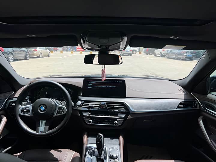 Photo 6 - BMW 5 Series