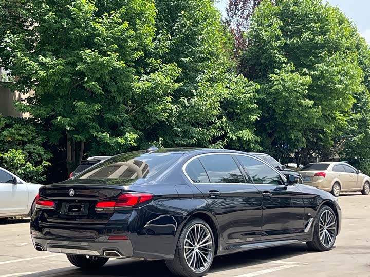 Photo 7 - BMW 5 Series