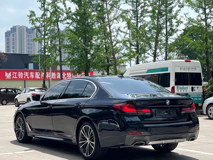 Photo 9 - BMW 5 Series