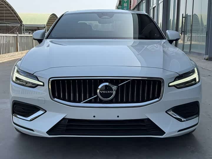Фото 2 - Volvo S60