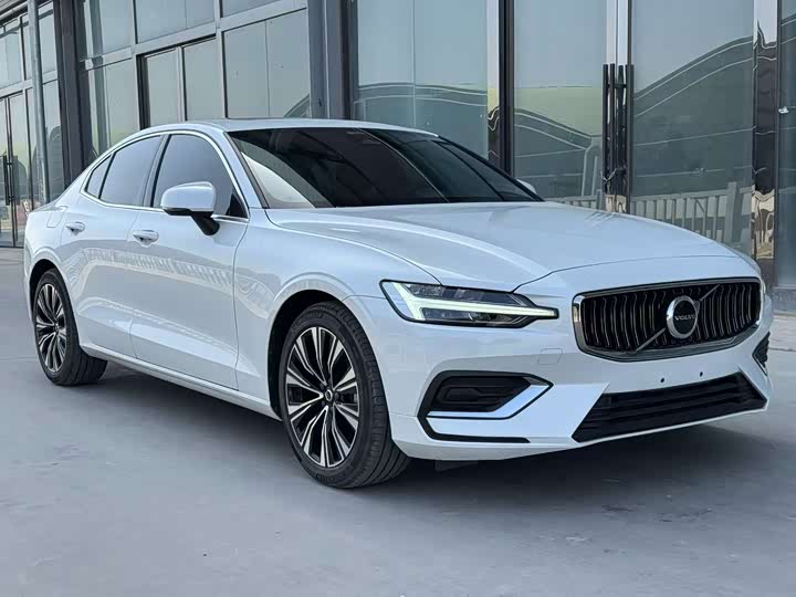 Фото 3 - Volvo S60