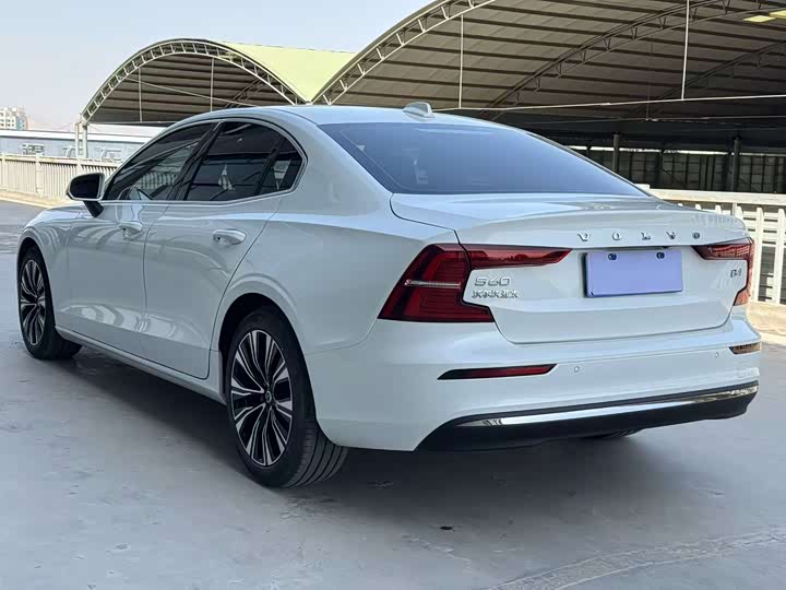 Фото 4 - Volvo S60