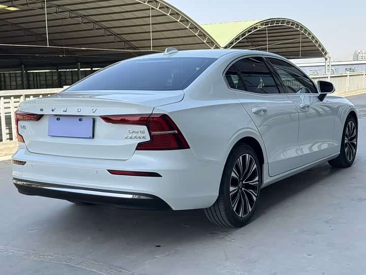 Фото 6 - Volvo S60