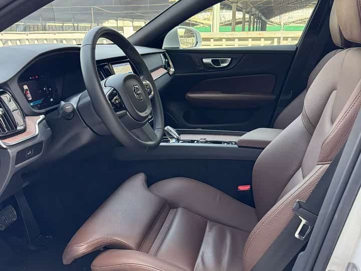 Фото 7 - Volvo S60