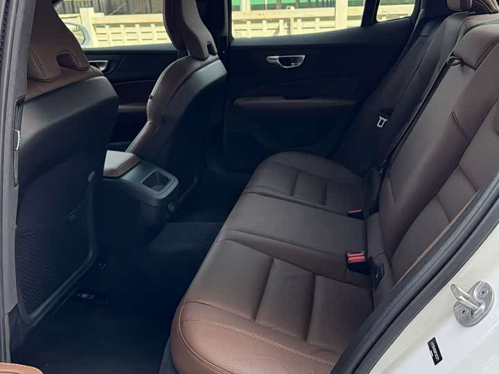 Фото 9 - Volvo S60