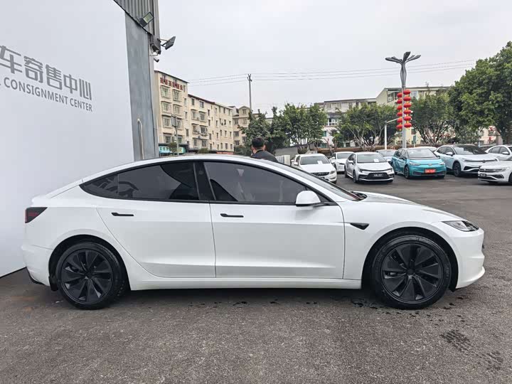 Photo 4 - Tesla Model 3