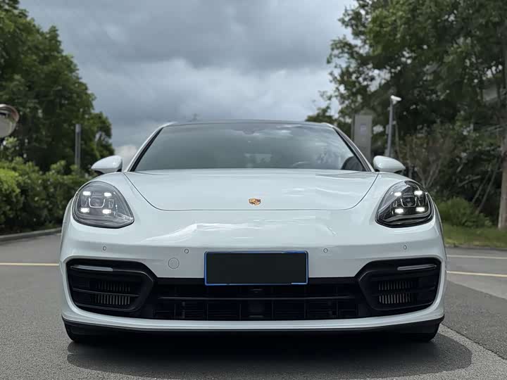 Фото 2 - Porsche Panamera