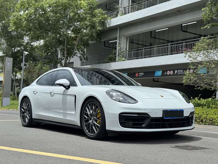 Фото 3 - Porsche Panamera