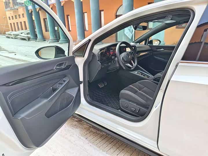 Фото 8 - Volkswagen Golf