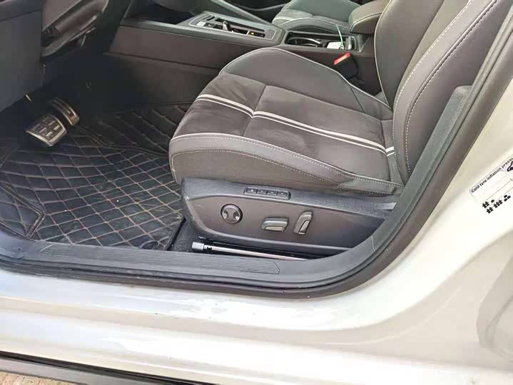 Фото 9 - Volkswagen Golf