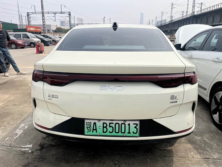Фото 8 - BYD Qin L