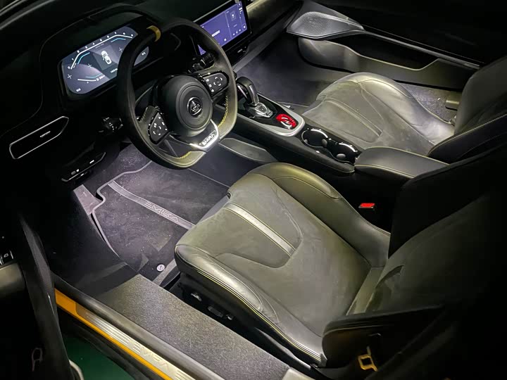 Фото 3 - Lotus Emira