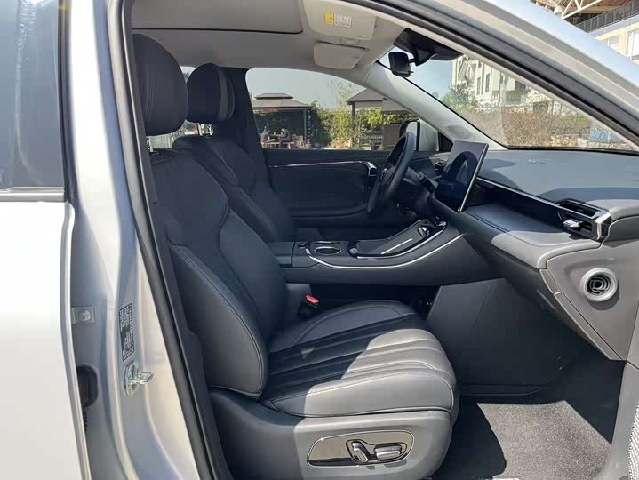 Photo 9 - GAC Aion V