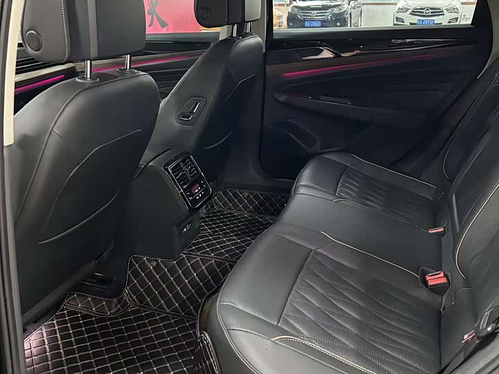 Фото 5 - Volkswagen Passat