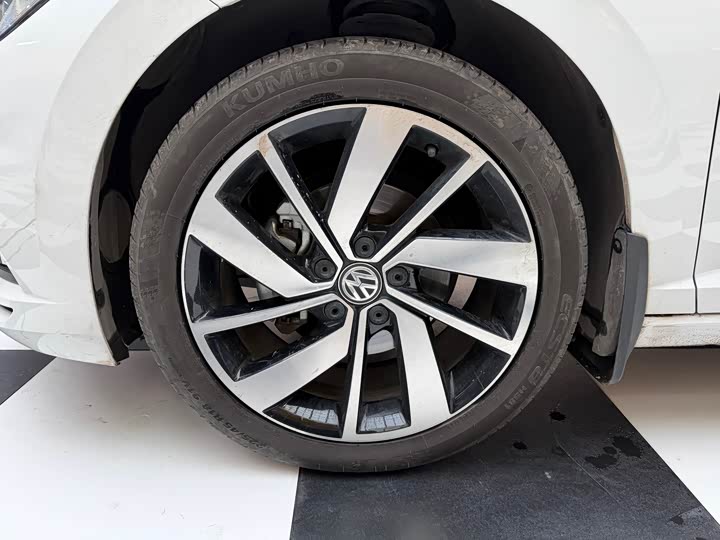 Фото 4 - Volkswagen Sagitar L