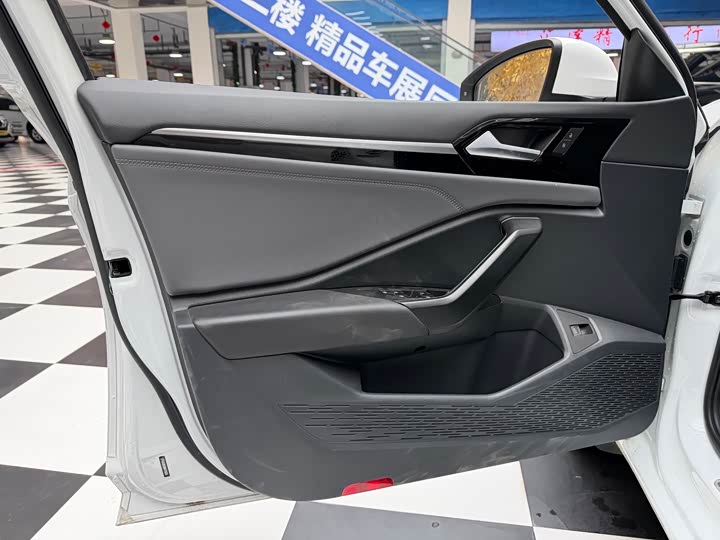 Фото 5 - Volkswagen Sagitar L