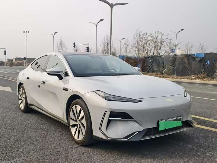 Photo 3 - Geely Galaxy E8