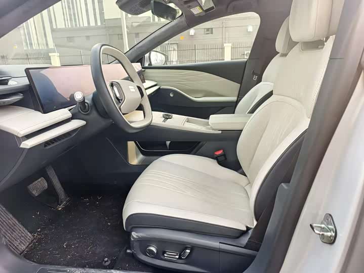 Photo 5 - Geely Galaxy E8