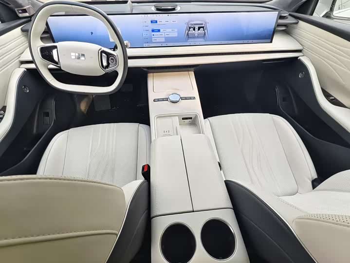 Photo 6 - Geely Galaxy E8