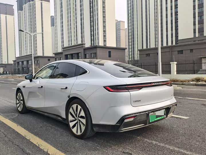 Photo 8 - Geely Galaxy E8