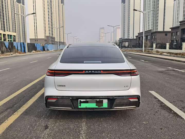 Photo 9 - Geely Galaxy E8