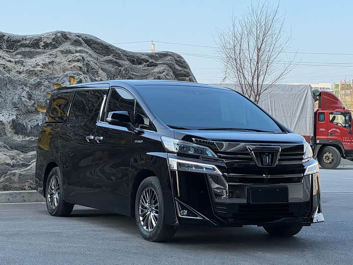 Фото 1 - Toyota Vellfire