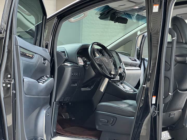 Фото 7 - Toyota Vellfire