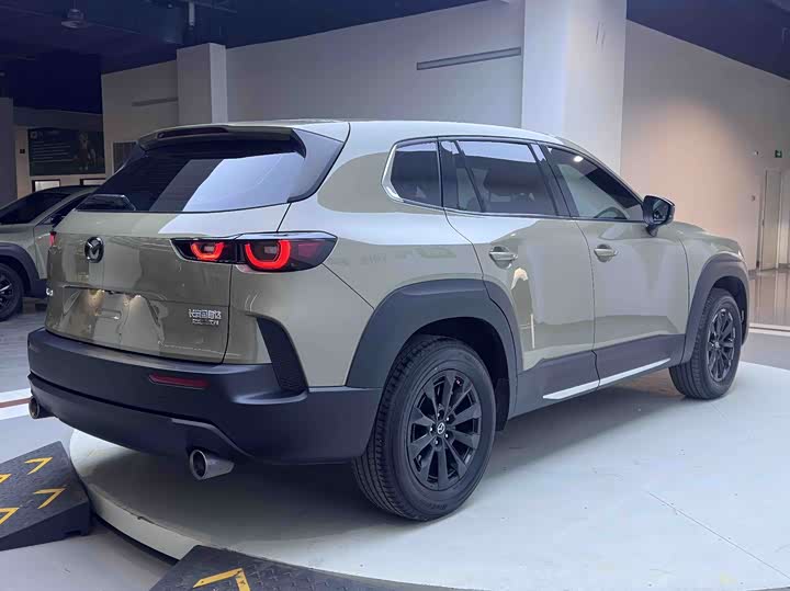 Photo 7 - Mazda CX-50