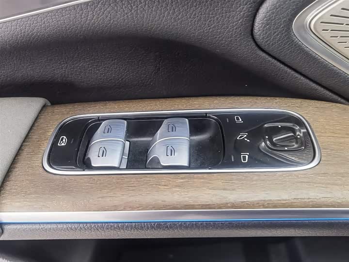 Photo 9 - Mercedes-Benz EQS