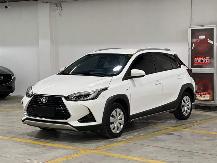 Фото 1 - Toyota Yaris L Hatchback