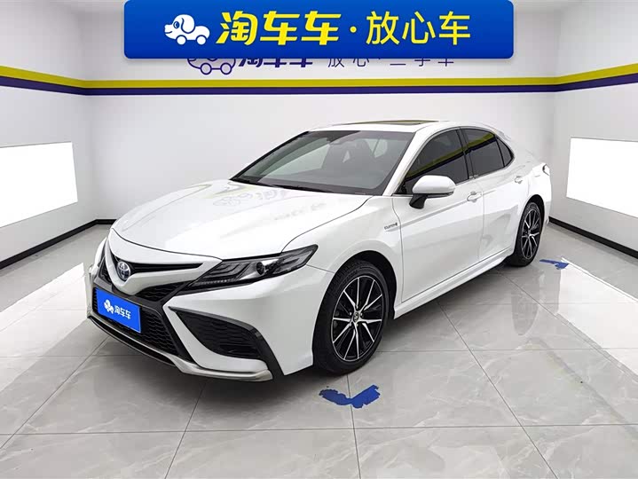 Фото 1 - Toyota Camry