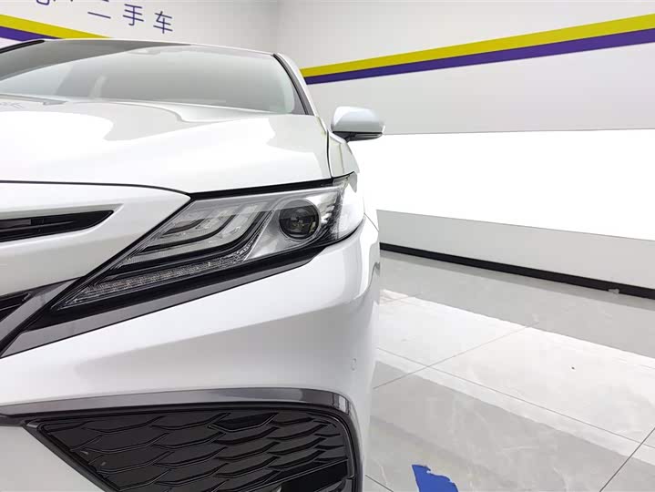 Фото 5 - Toyota Camry