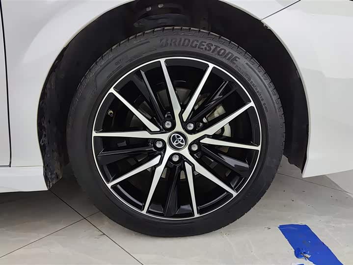 Фото 6 - Toyota Camry