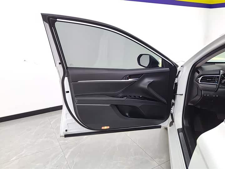 Фото 7 - Toyota Camry