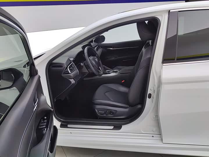 Фото 9 - Toyota Camry