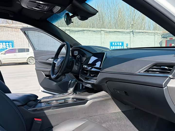 Фото 6 - Cadillac CT4