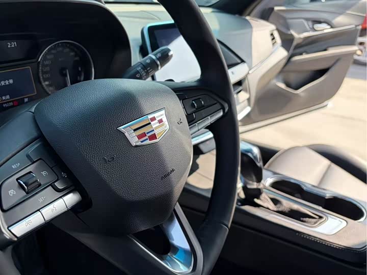 Фото 8 - Cadillac CT4