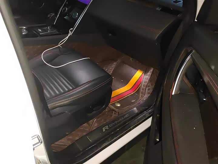 Фото 8 - Land Rover Discovery Sport