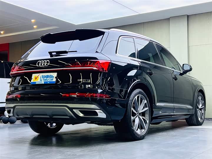 Фото 4 - Audi Q7