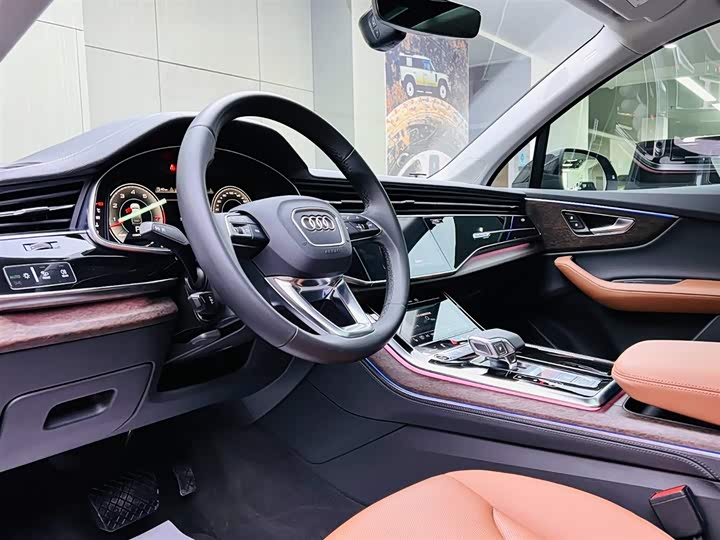 Фото 8 - Audi Q7