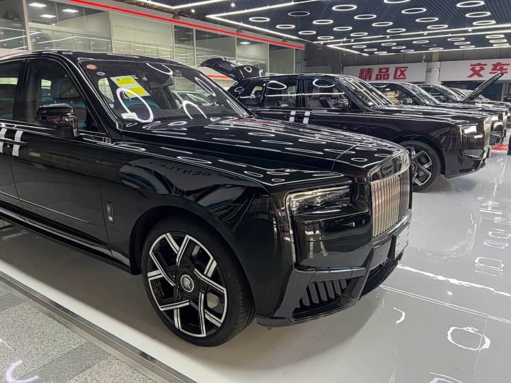 Фото 2 - Rolls-Royce Cullinan