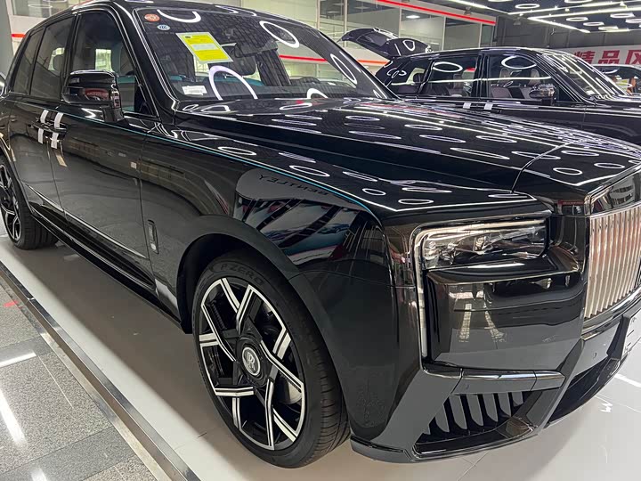 Фото 3 - Rolls-Royce Cullinan