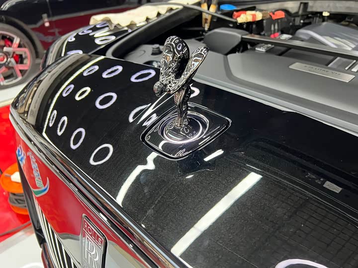 Фото 6 - Rolls-Royce Cullinan