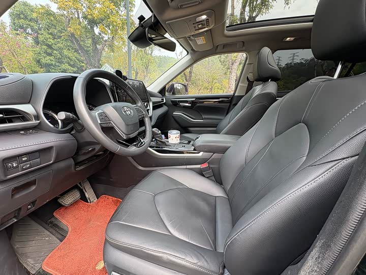 Фото 4 - Toyota Highlander